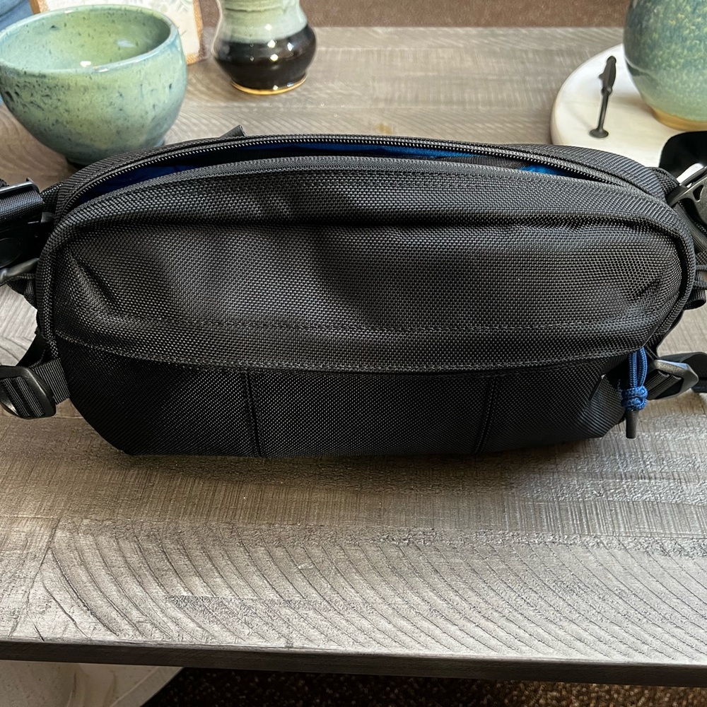 Tomtoc Wander-T26 Daily Sling Bag - Picture 3 of 10